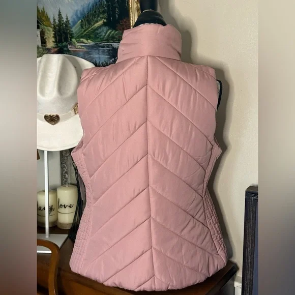 Women's Pink Quilted Vest NWT - Picture 3 of 5